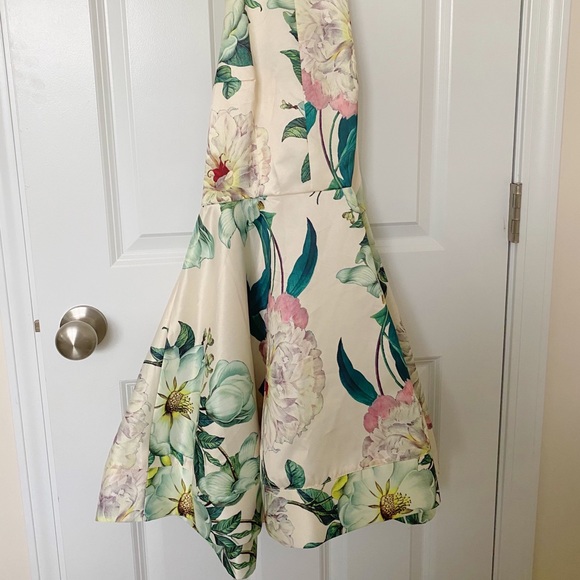 Lulu’s Floral Halter Dress - Picture 4 of 6
